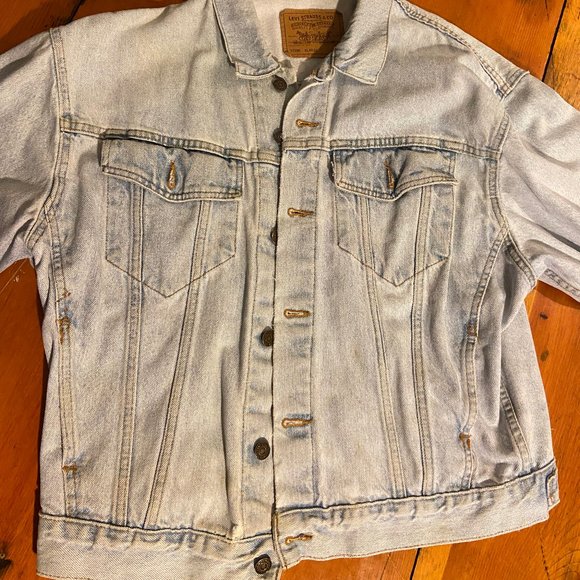 Vintage Levi's Lightwash Denim Jacket - Picture 4 of 10